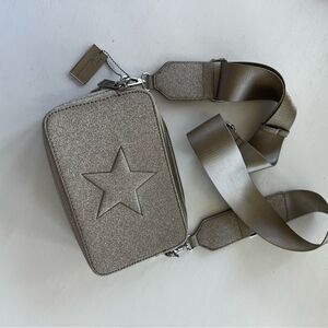 VINTAGE HAVANA Gold Metallic Star Crossbody Bag; NWOT! Perfect Size
8x5x3 inches